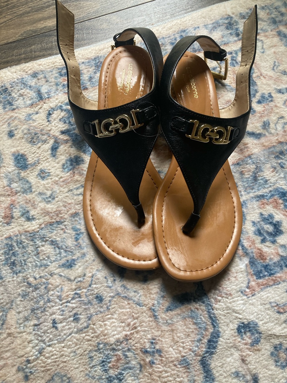 Liz Claiborne 8 toe sandles gold accents